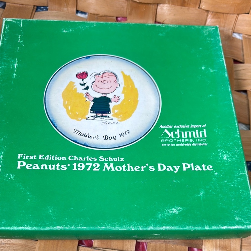 Green Peanuts 1972 Mother's Day Plate